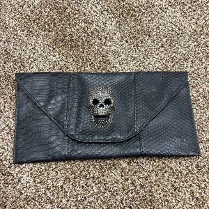Skull clutch